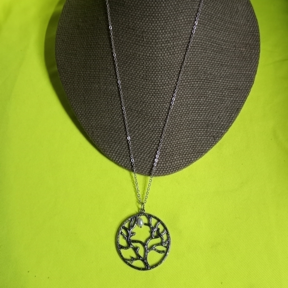 Silvertone pearl tree toggle chain necklace nature